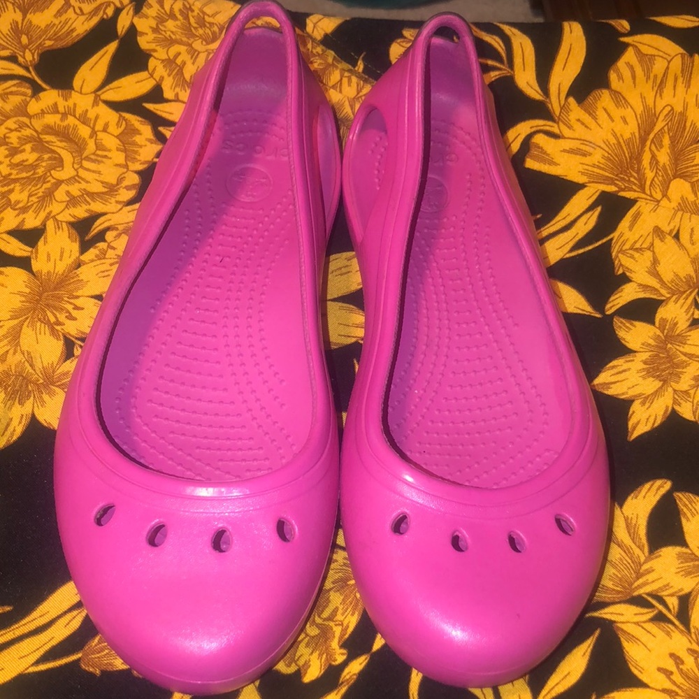 Gently worn pink Croc flats